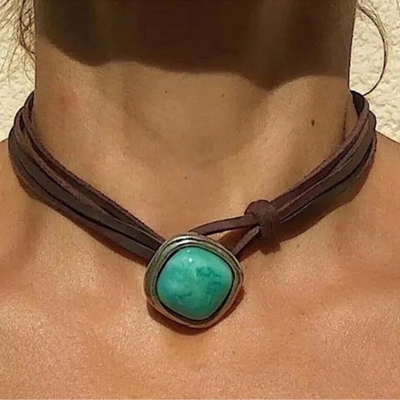 Turquoise Pendant Choker - Picture 1 of 2